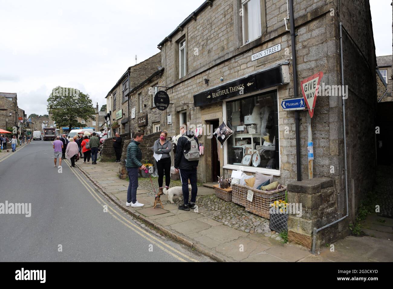 People in the the streets of Grassington in the Yorkshire Dales. The town has recently been used to film the new series of the classic TV series All C Stock Photo