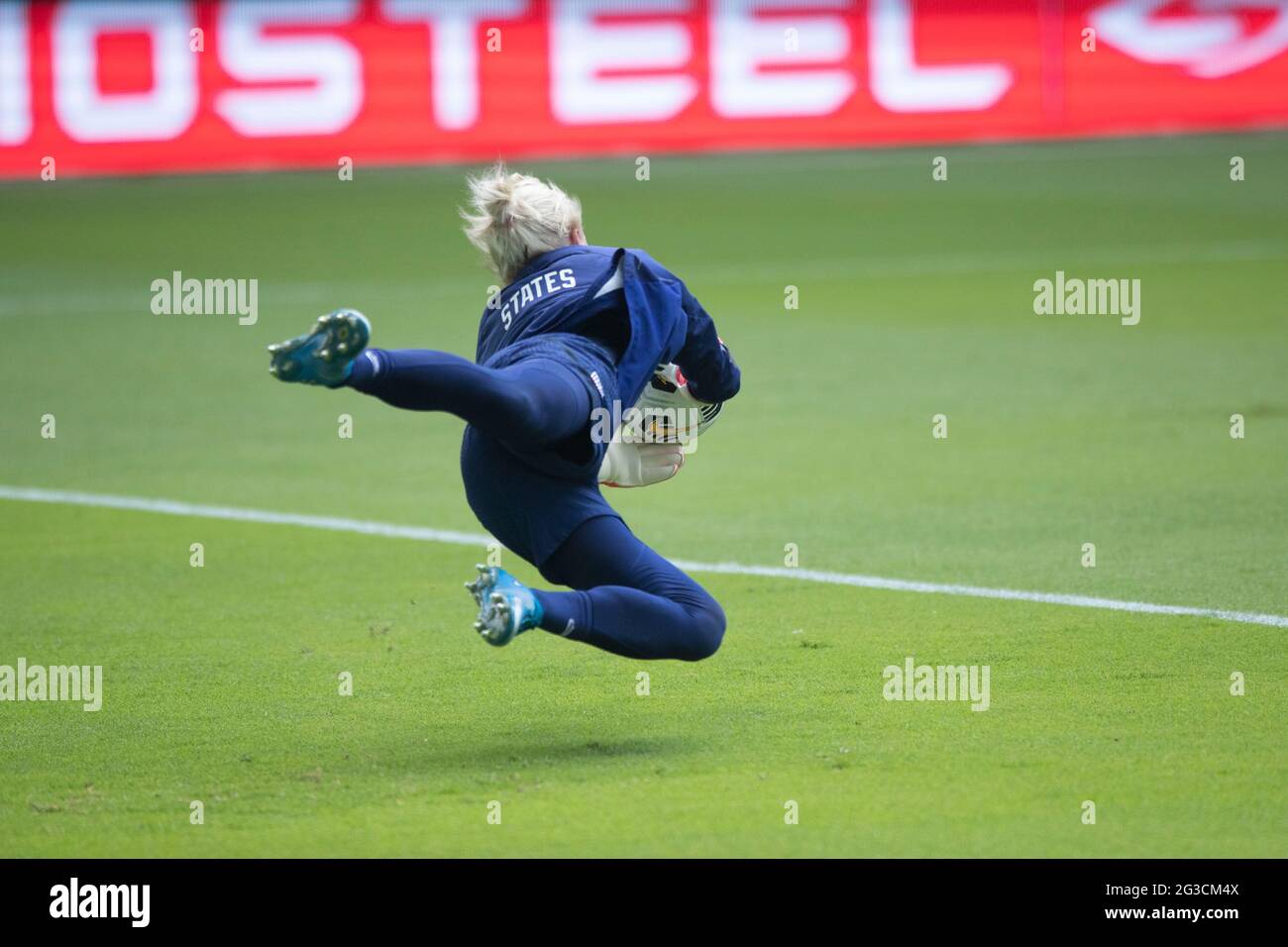 Austin, Texas, USA. 15th June, 2021. Members of the United States Women's National Team (USWNT) including goalkeeper JANE CAMPBELL warm up at the new Q2 soccer stadium in Austin during one of the final games on their road to the 2021 okyo Olympics. The team will play a friendly with Nigeria on Wednesday evening. Credit: Bob Daemmrich/ZUMA Wire/Alamy Live News Stock Photo
