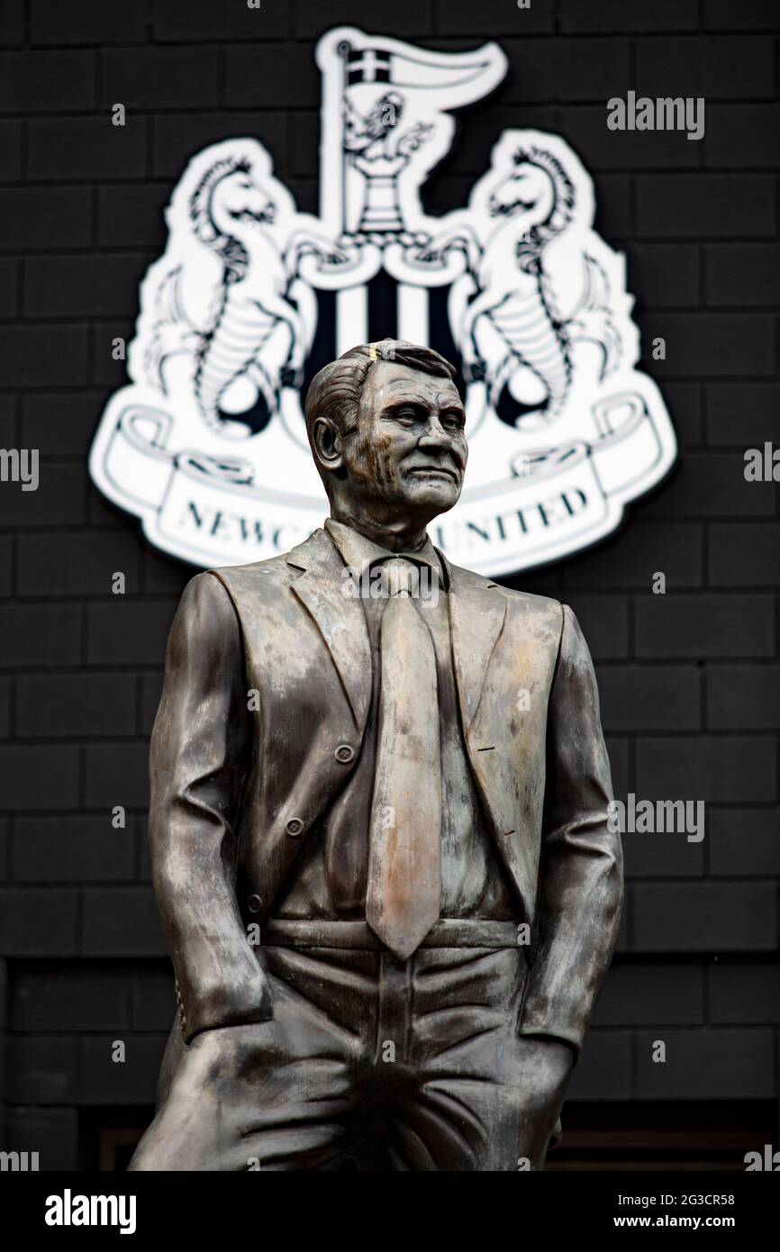 Sir bobby robson statue outside st james park hires stock photography