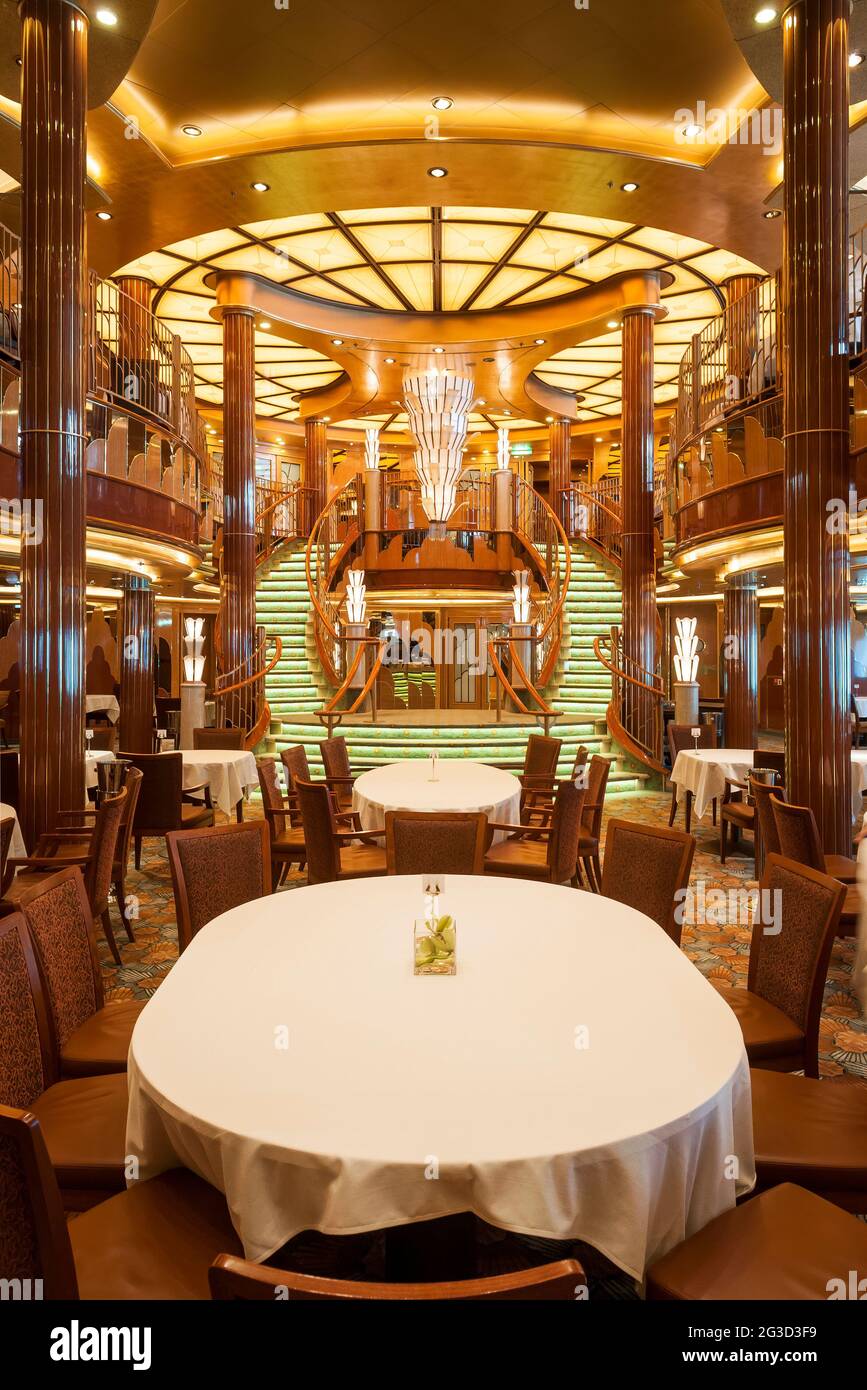 Then Britannia Restaurant aboard the Cunard cruise ship the MS Queen Elizabeth Stock Photo