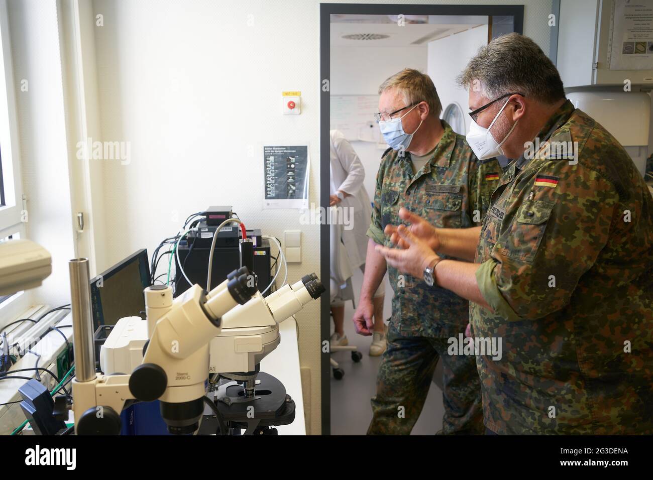 Koblenz, Germany. 09th June, 2021. Lieutenant Colonel Patrick Leander Scheid (r) and Surgeon General Dr. Stefan Kowitz conduct research at the Multinational Medical Coordination Centre/European Medical Command (MMCC/EMC) on biosensors for use in the Bundeswehr. (to dpa: 'Bundeswehr relies on biosensors - more health data and performance') Credit: Thomas Frey/Thomas Frey/dpa/Alamy Live News Stock Photo