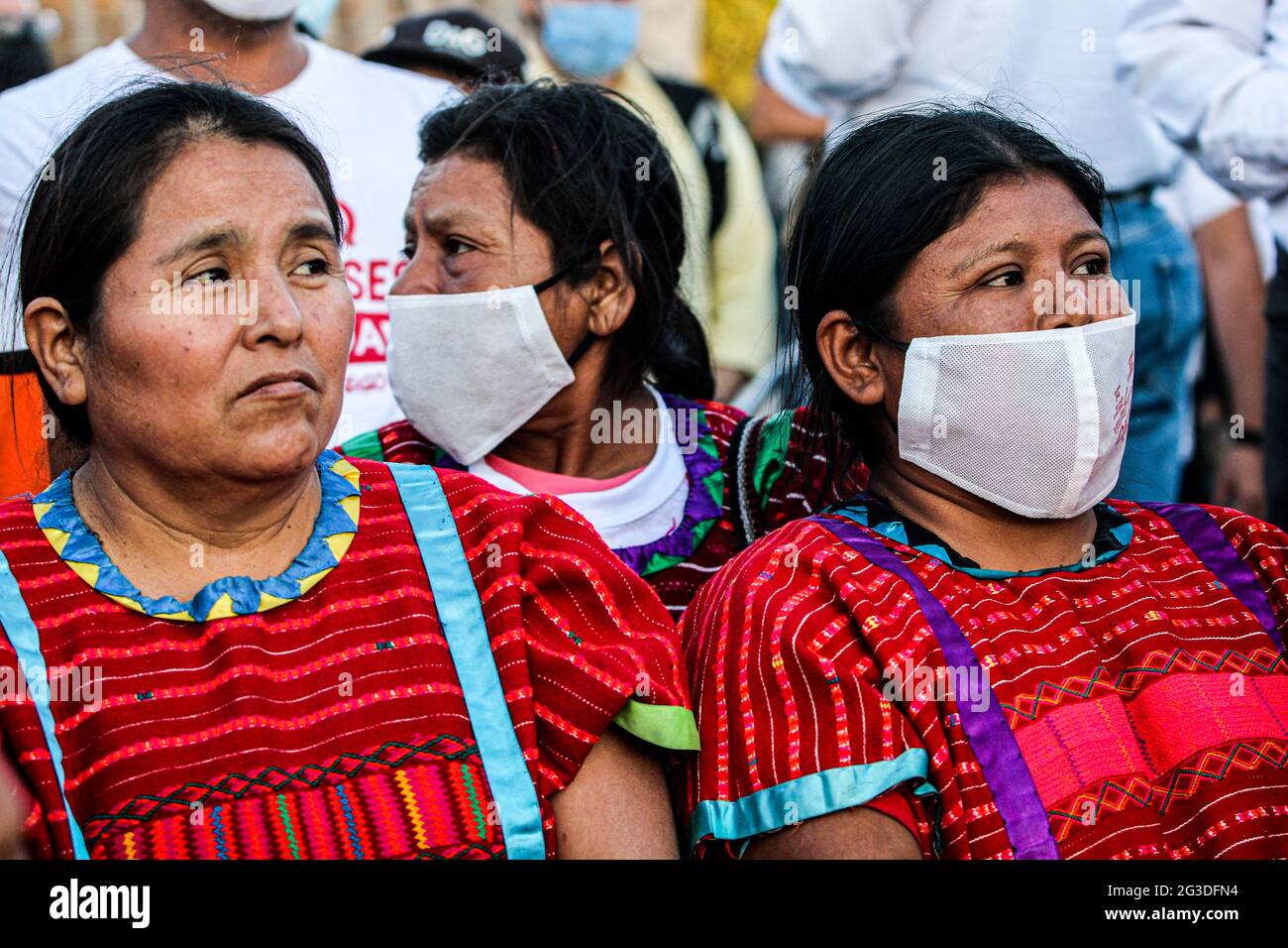 Indigenous women raramuris rarámuri, ralámuli or tarahumara indigenous community of northern Mexico, in the part of the Sierra Madre Occidental that crosses the territory of the state of Chihuahua and the southwest of the states of Durango and Sonora. Seen at a political rally in the Miguel Aleman town, during the political campaigns by the government of Sonora in the electoral process 221 (Photo by Luis Gutierrez / Norte Photo) Mujeres indigenas raramuris rarámuri, ralámuli o tarahumaras comunidad indígena del norte de México, en la parte de la Sierra Madre Occidental que atraviesa territori Stock Photo