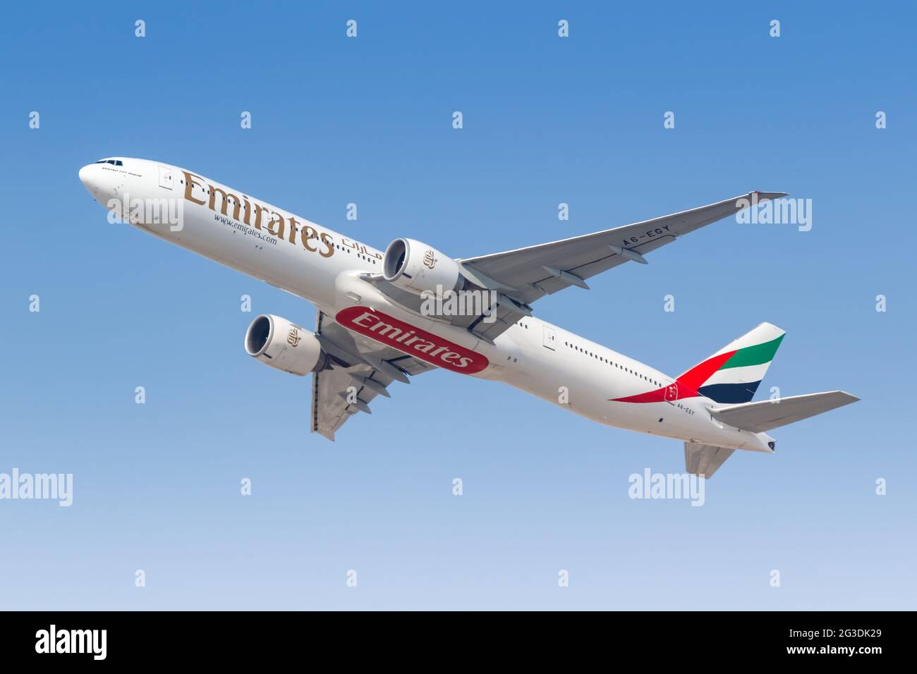 航空機・ヘリコプター Emirates Boeing 777-300ER Illustrated here is a @emirates boeing 777-300er and PRG