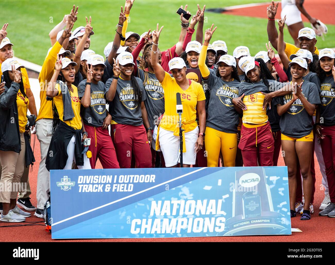 Eugene, OR U.S. 12th June, 2021. A. University Southern California womens accepts the team national championship trophy during the NCAA division 1 mens and womens track and field outdoor championship at Hayward Field Eugene, OR. Thurman James/CSM/Alamy Live News Stock Photo