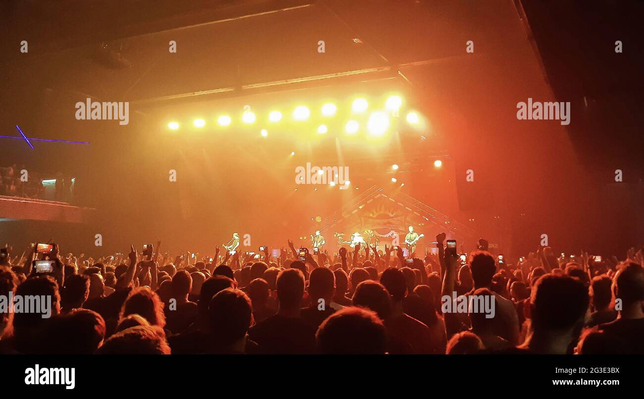 Heavy metal concert audience hi-res stock photography and images - Alamy