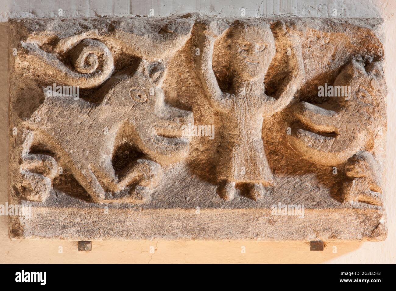 FRANCE. ARDECHE (07) VINEZAC VILLAGE DE CARACTERE (VILLAGE OF CHARACTER) ROMANESQUE CHURCH OUR LADY WITH THE ANNONCIATION BAS RELIEF ?DANIEL IN THE LI Stock Photo