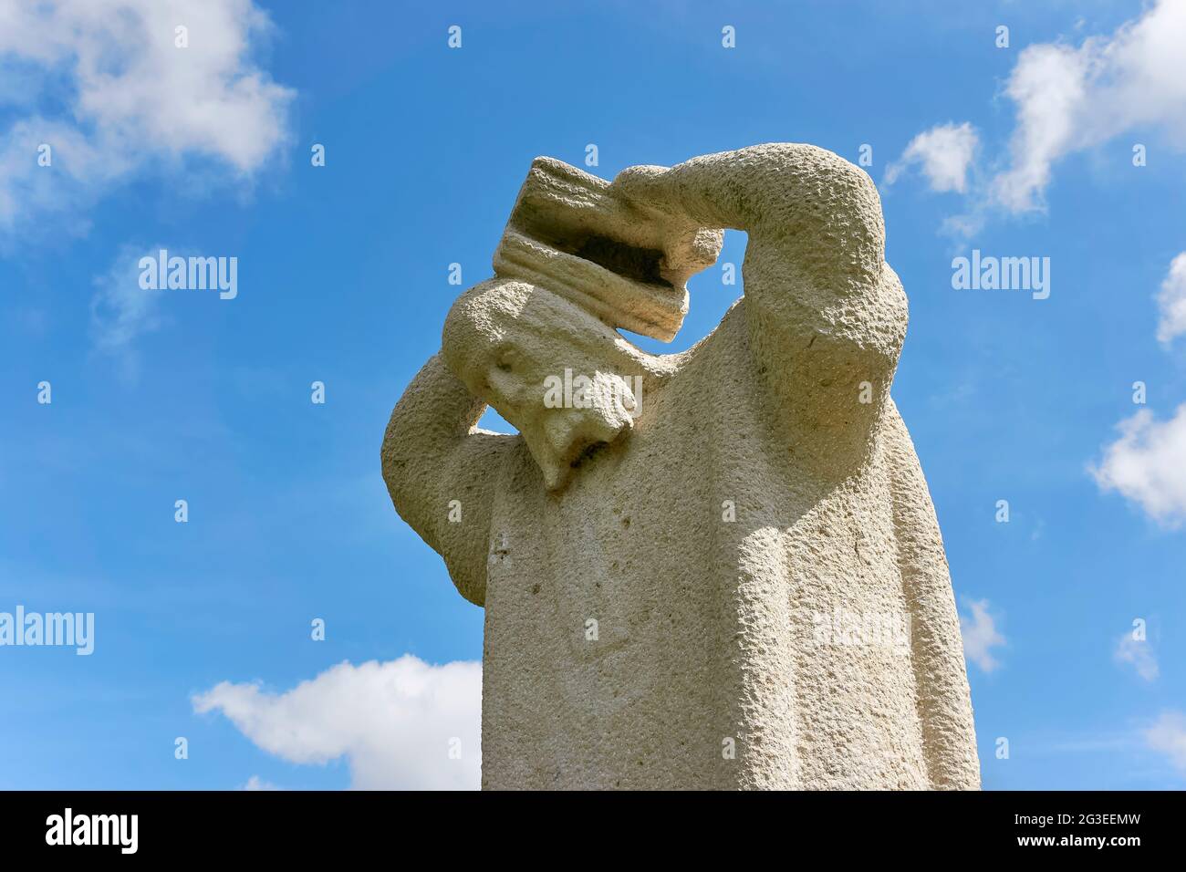 The statue of Boniface by artist Gerrit Bolhuis. De statue is placed in