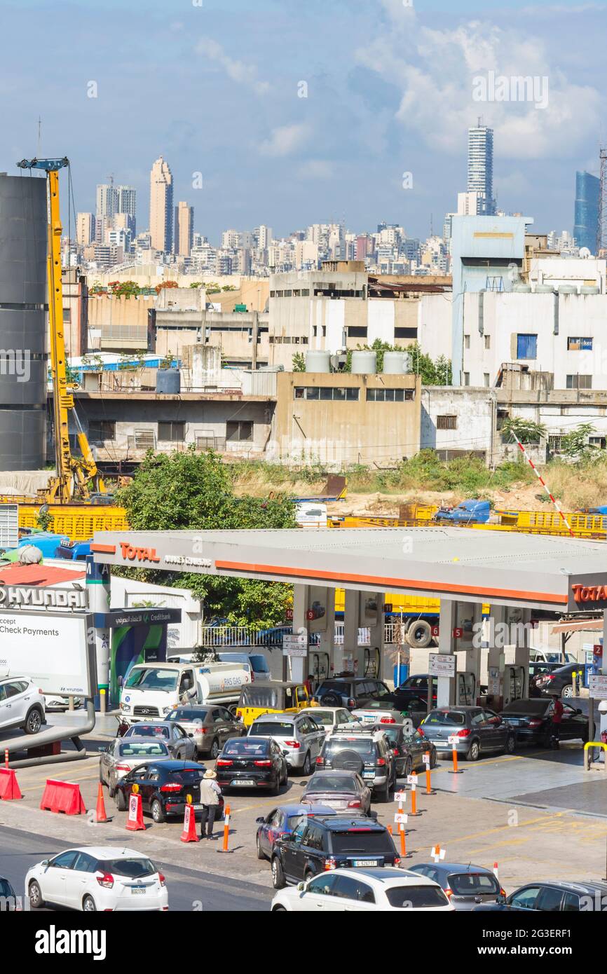 Lebanese drivers queue for hours at gas stations during fuel crisis, Beirut, Lebanon Stock Photo