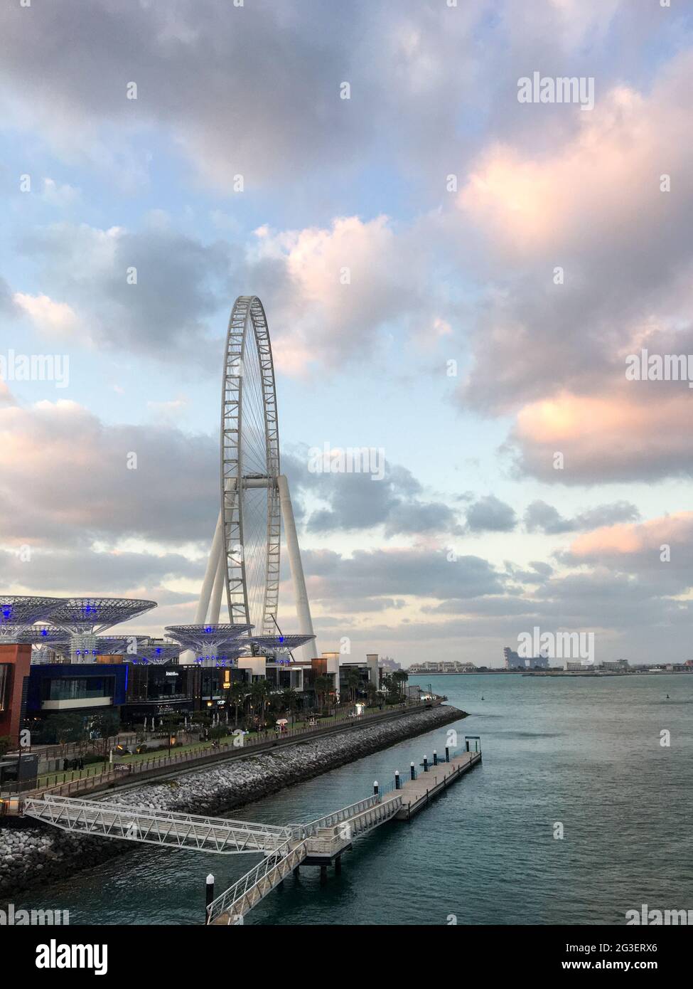 Dubai beach family hi-res stock photography and images - Alamy