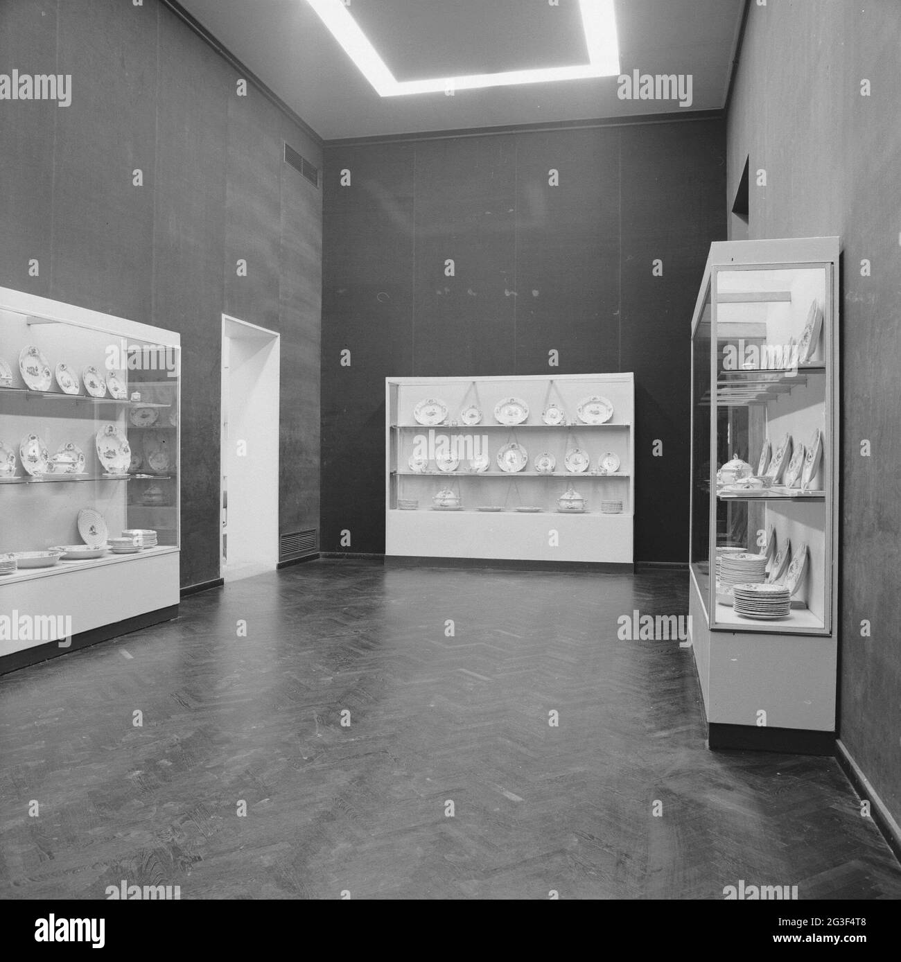 Room with showcases with ceramics; Ceramic hall Stock Photo - Alamy