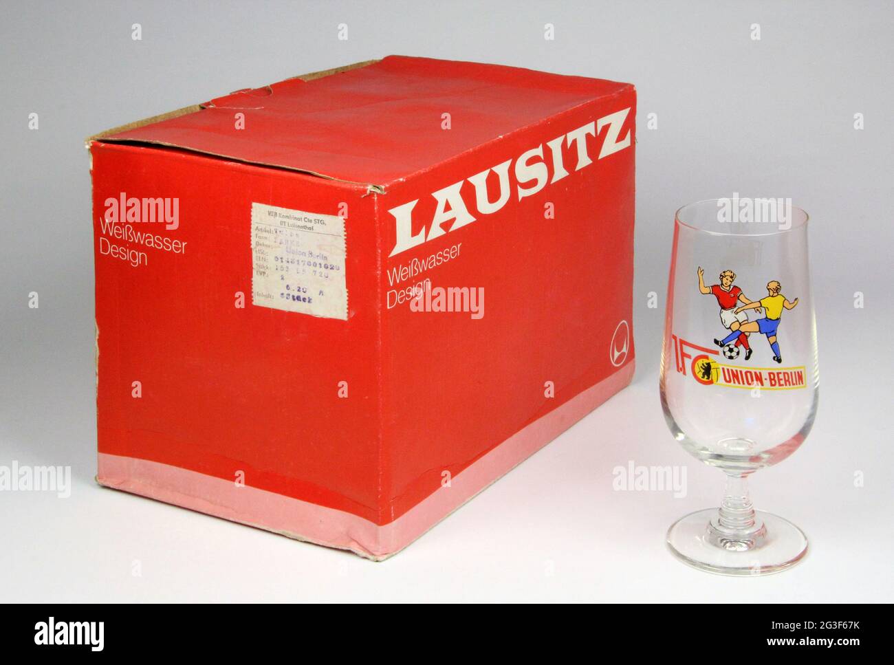 household, household appliance, showpackage for beer glasses 1st football club Union Berlin, ADDITIONAL-RIGHTS-CLEARANCE-INFO-NOT-AVAILABLE Stock Photo