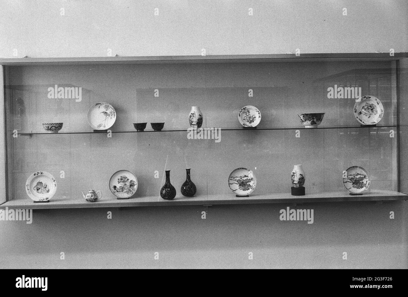 Showcase with various objects of Chinese porcelain including vases