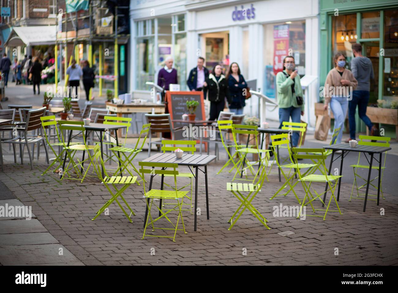 Empty Cafe tables in Parliament Street in York town centre in north Yorkshire. Following the end of the Government’s August ‘Eat Out to Help Out’ sche Stock Photo