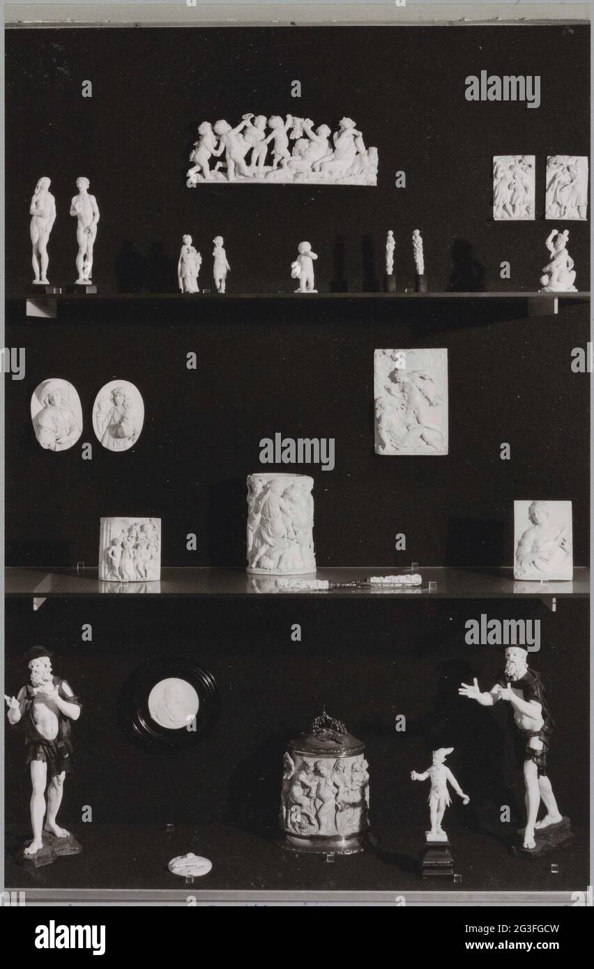 Showcase with objects of delft pottery and other materials; Arts ...