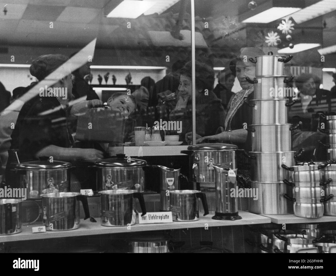 Historical department store window Black and White Stock Photos