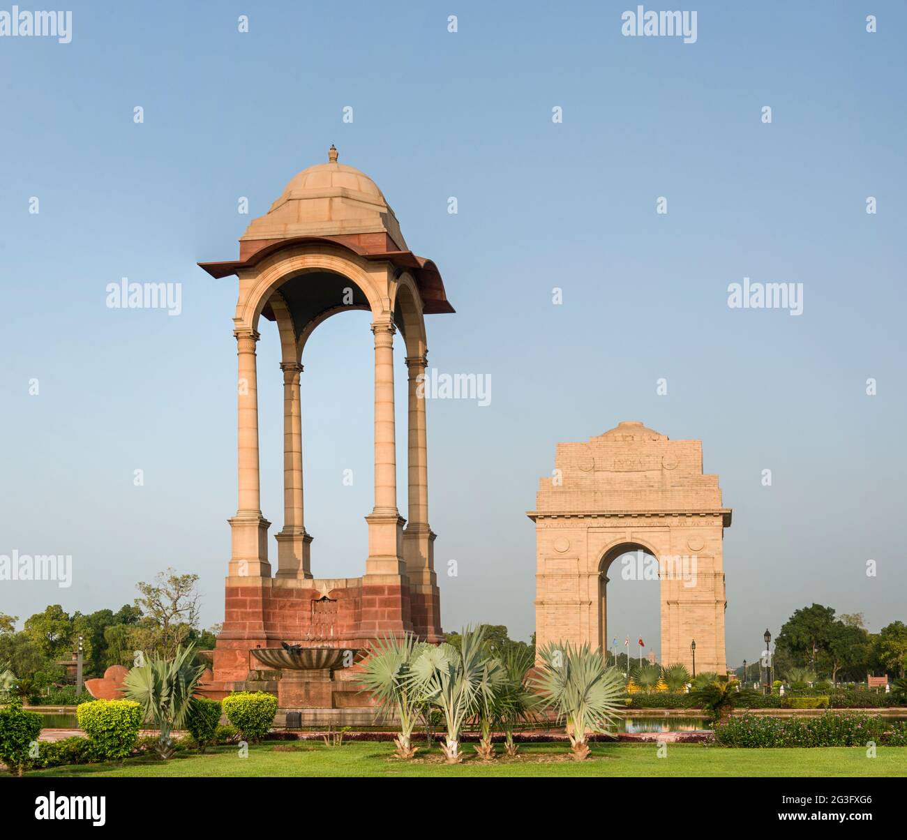 India gate with statue canopy hi-res stock photography and images - Alamy