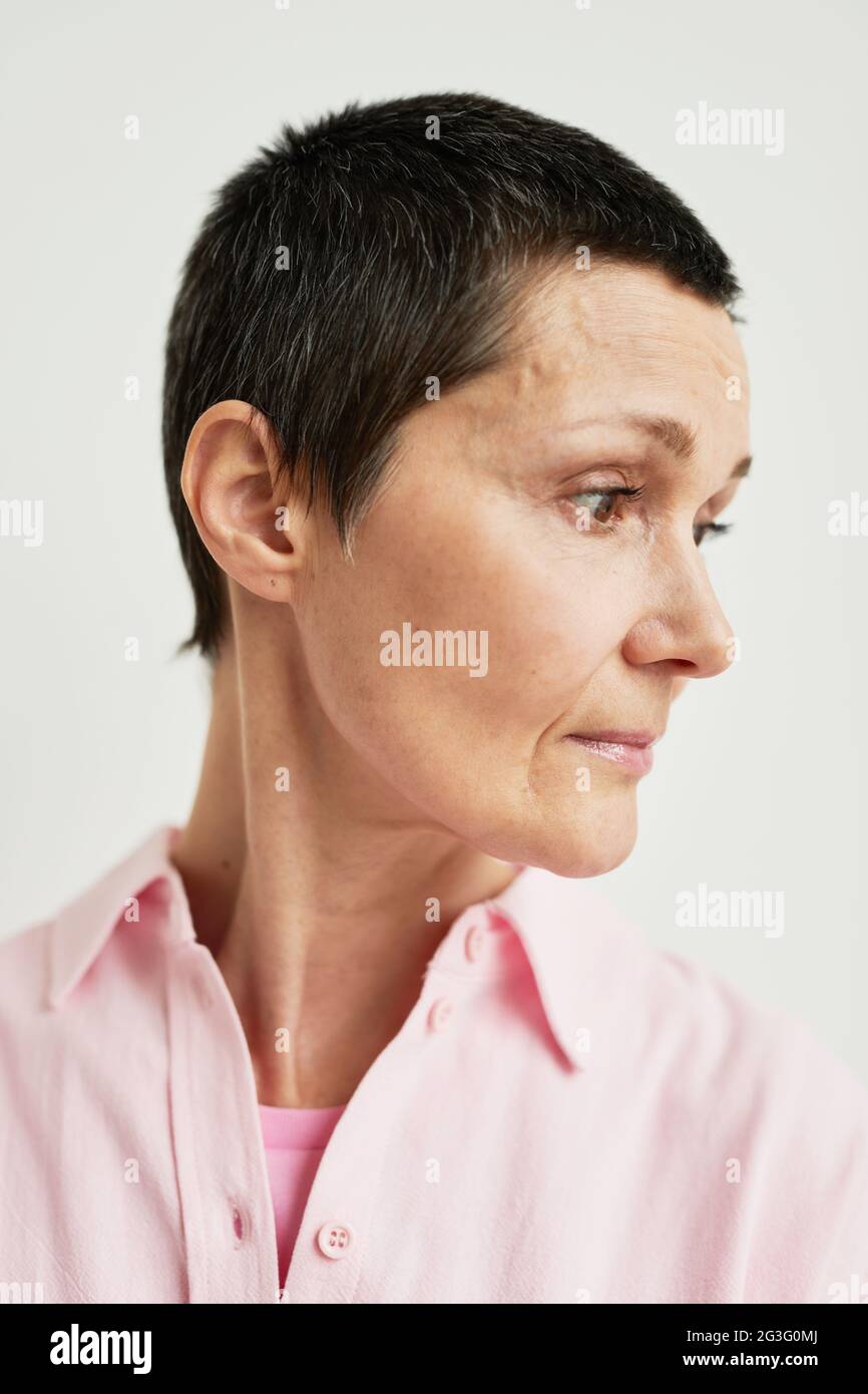 Minimal side view portrait of confident mature woman with short haircut  looking away, real beauty, recovery concept Stock Photo - Alamy