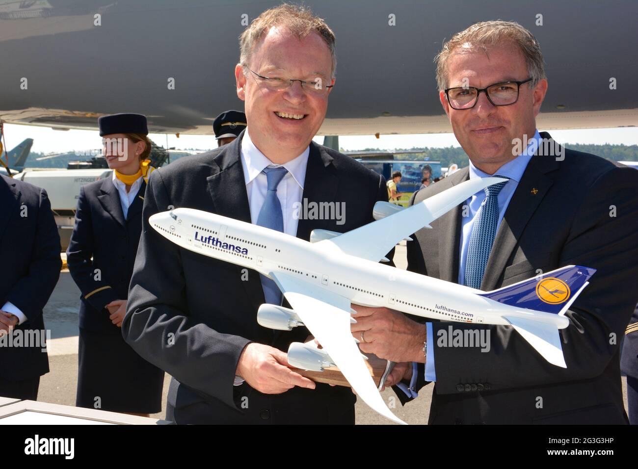MinisterprÃ¤sident Weil mit Lufthansa Chef Spohr und dem Jumbo Modell Niedersachsen auf der Berlin Air Show ILA Stock Photo
