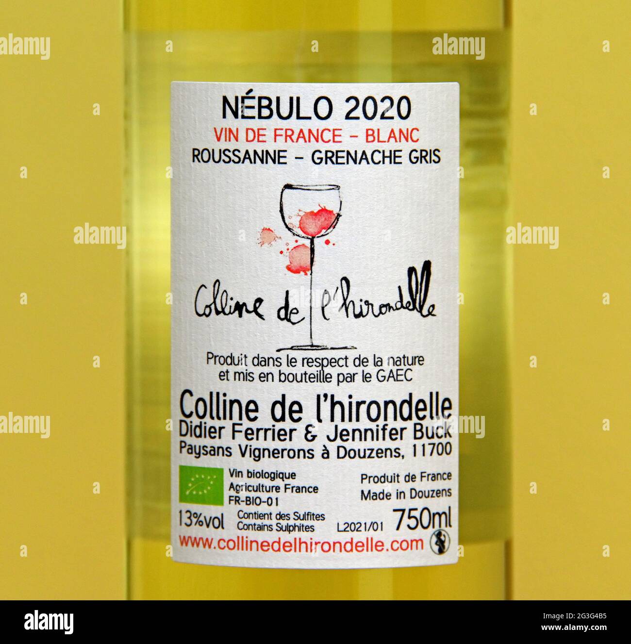 Wine label. Nebulo 2020. Colline de l'hirondelle. Vin de France-Blanc. Roussanne-Grenache Gris. Didier Ferrier & Jennifer Buck. Stock Photo