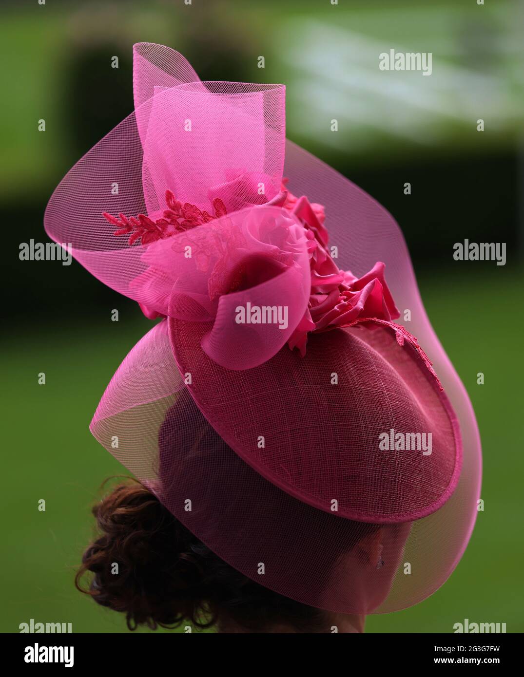 Royal ascot 2021 hat hi-res stock photography and images - Alamy
