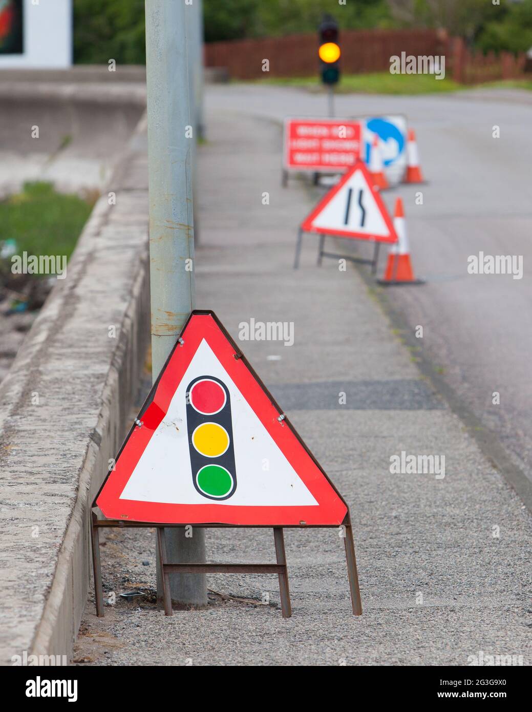 Emergency traffic light with sign Stock Photo Alamy