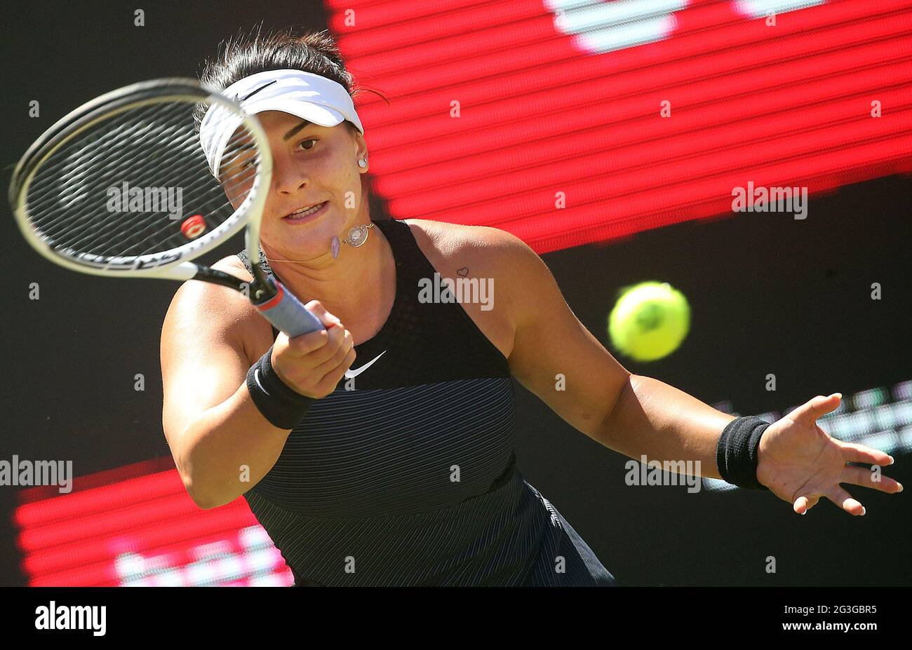 Bianca andreescu forehand hi-res stock photography and images - Alamy