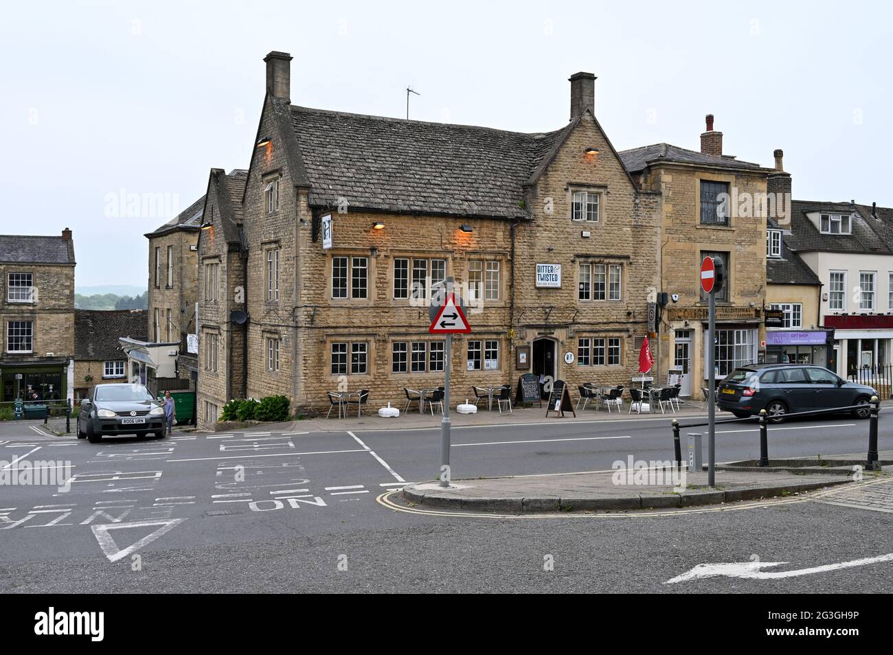 Bitter and Twisted, a bar and restaurant, Middle row in the north
