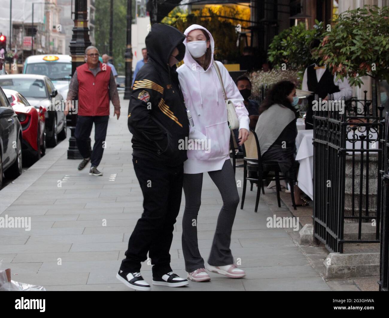 Damien hirst elen rivas hi-res stock photography and images - Alamy