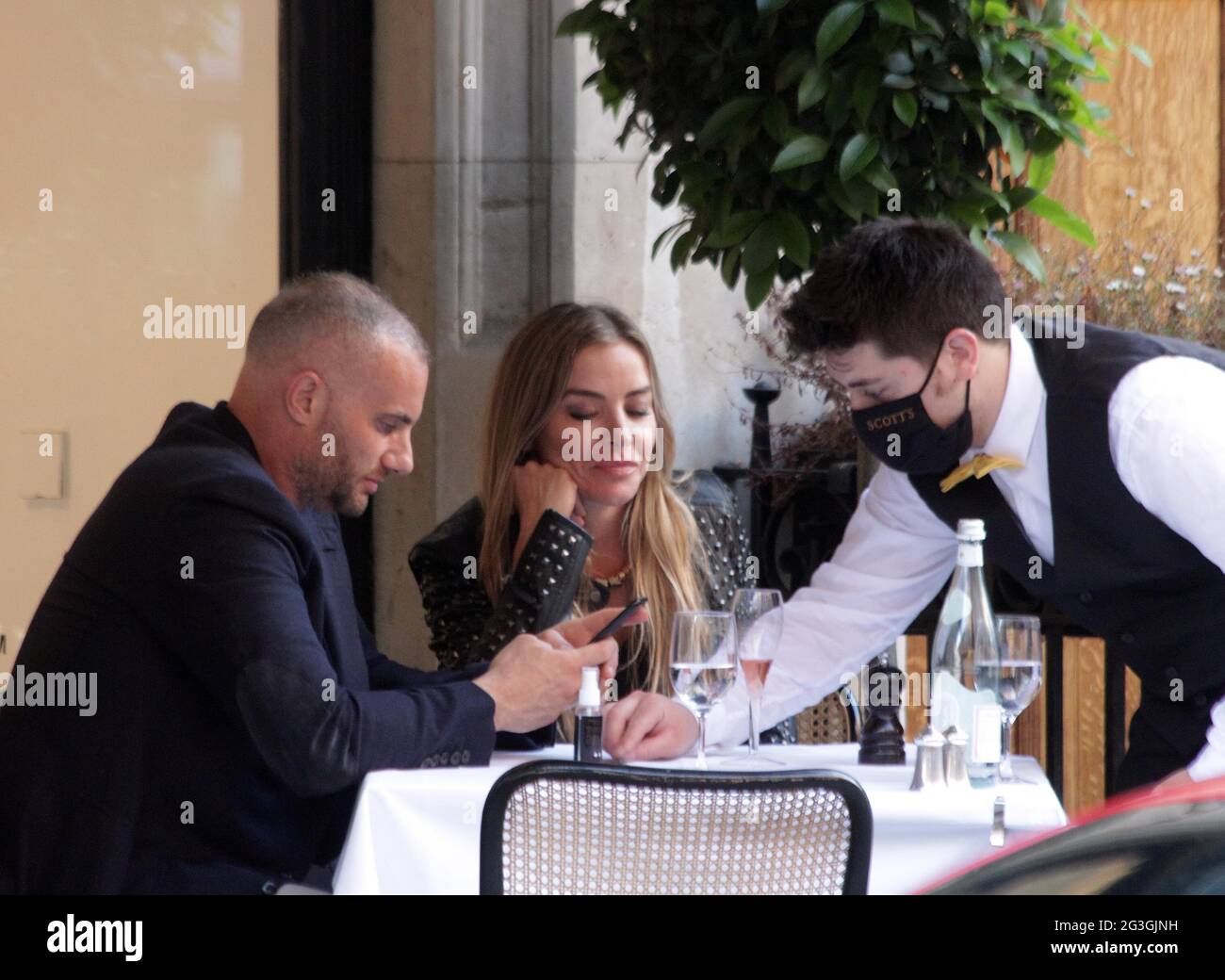 elen rivas and Damien Hirst were at Scotts eating outside 15 june 21