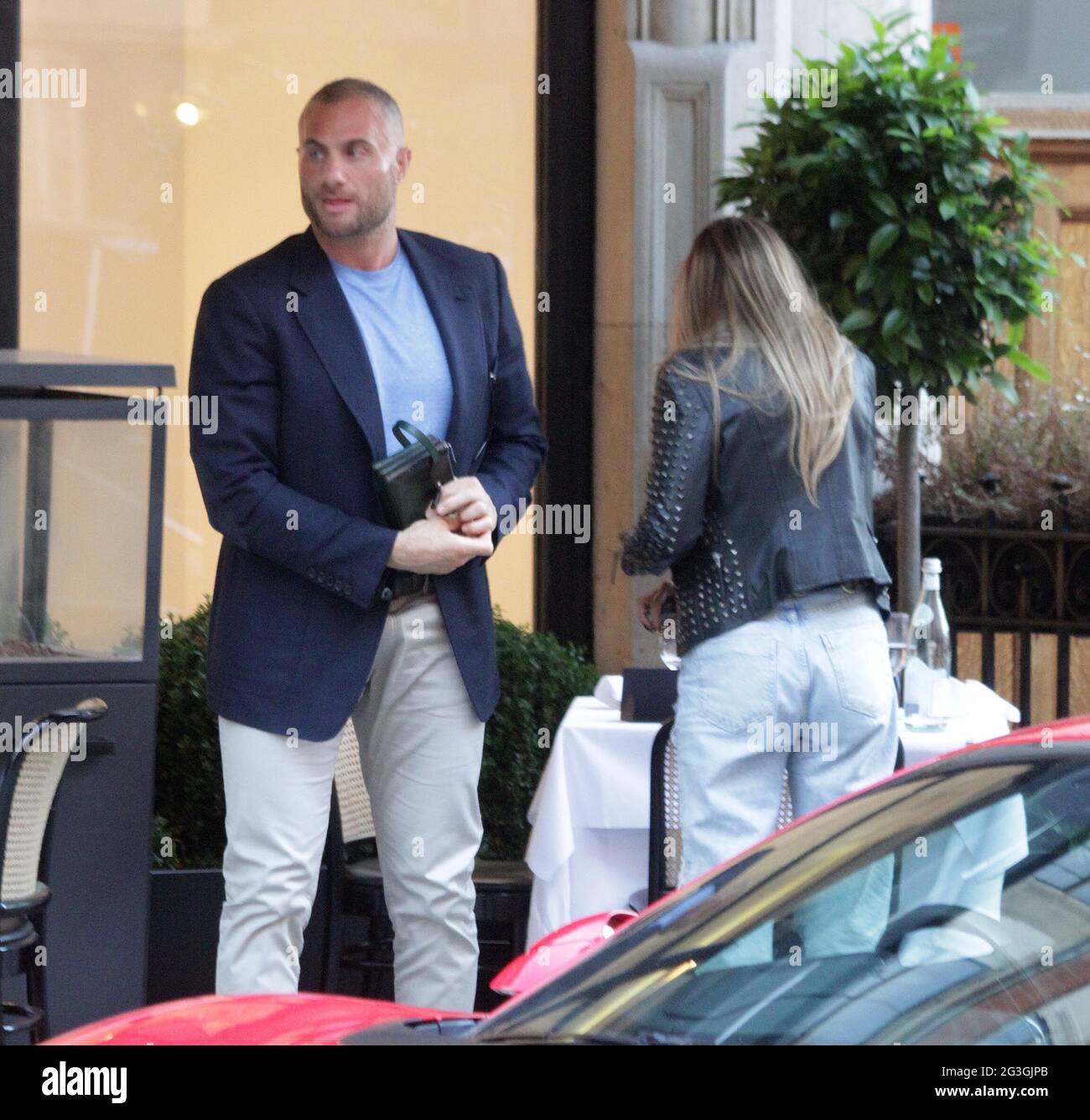 elen rivas and Damien Hirst were at Scotts eating outside 15 june 21