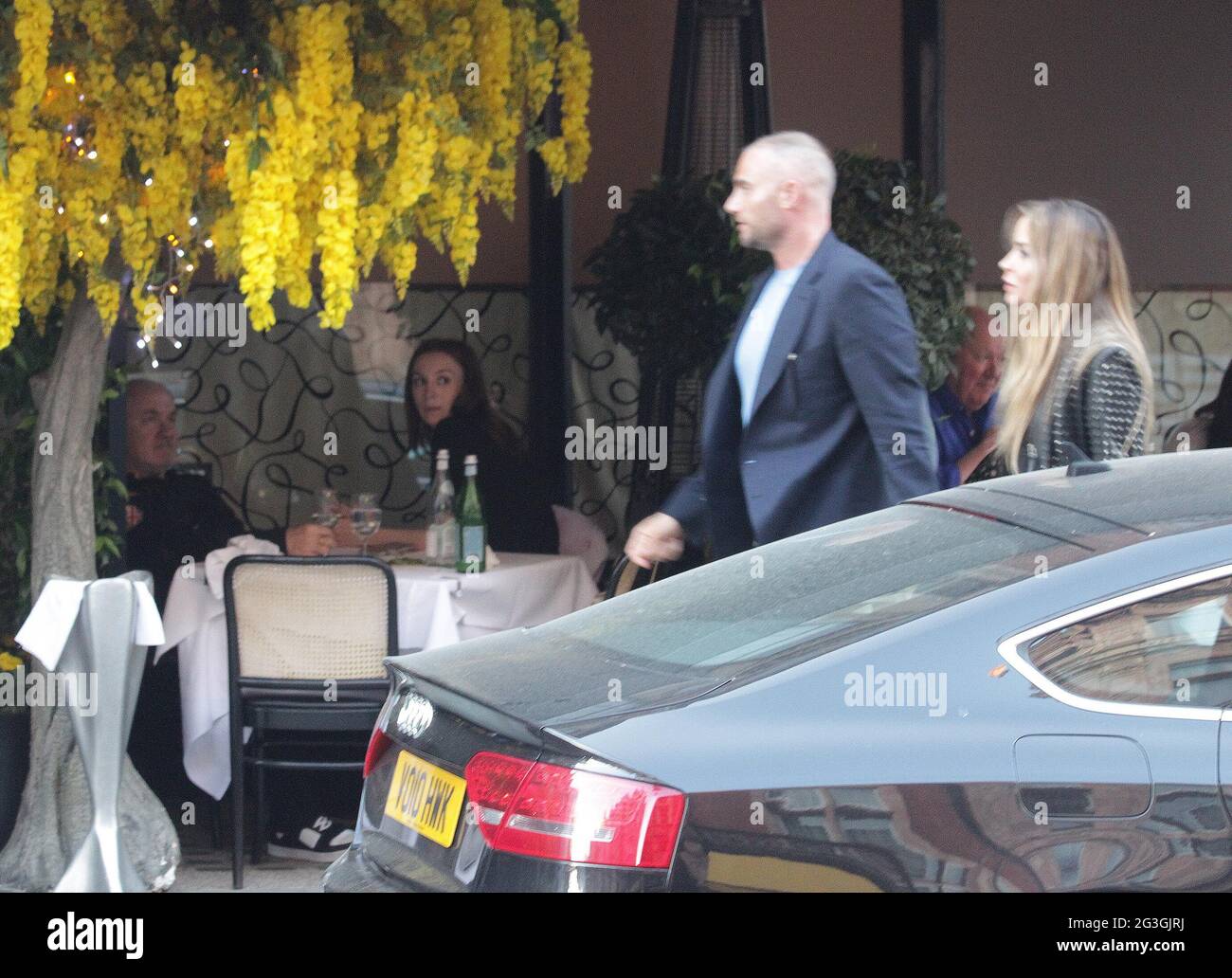 elen rivas and Damien Hirst were at Scotts eating outside 15 june 21