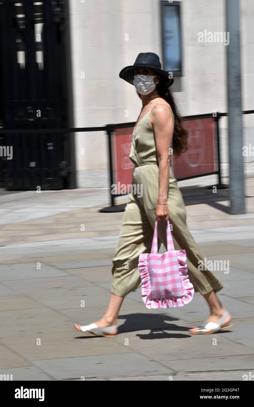 London, UK. 16th June, 2021. Sunny day in West End. Credit: JOHNNY ARMSTEAD/Alamy Live News Stock Photo