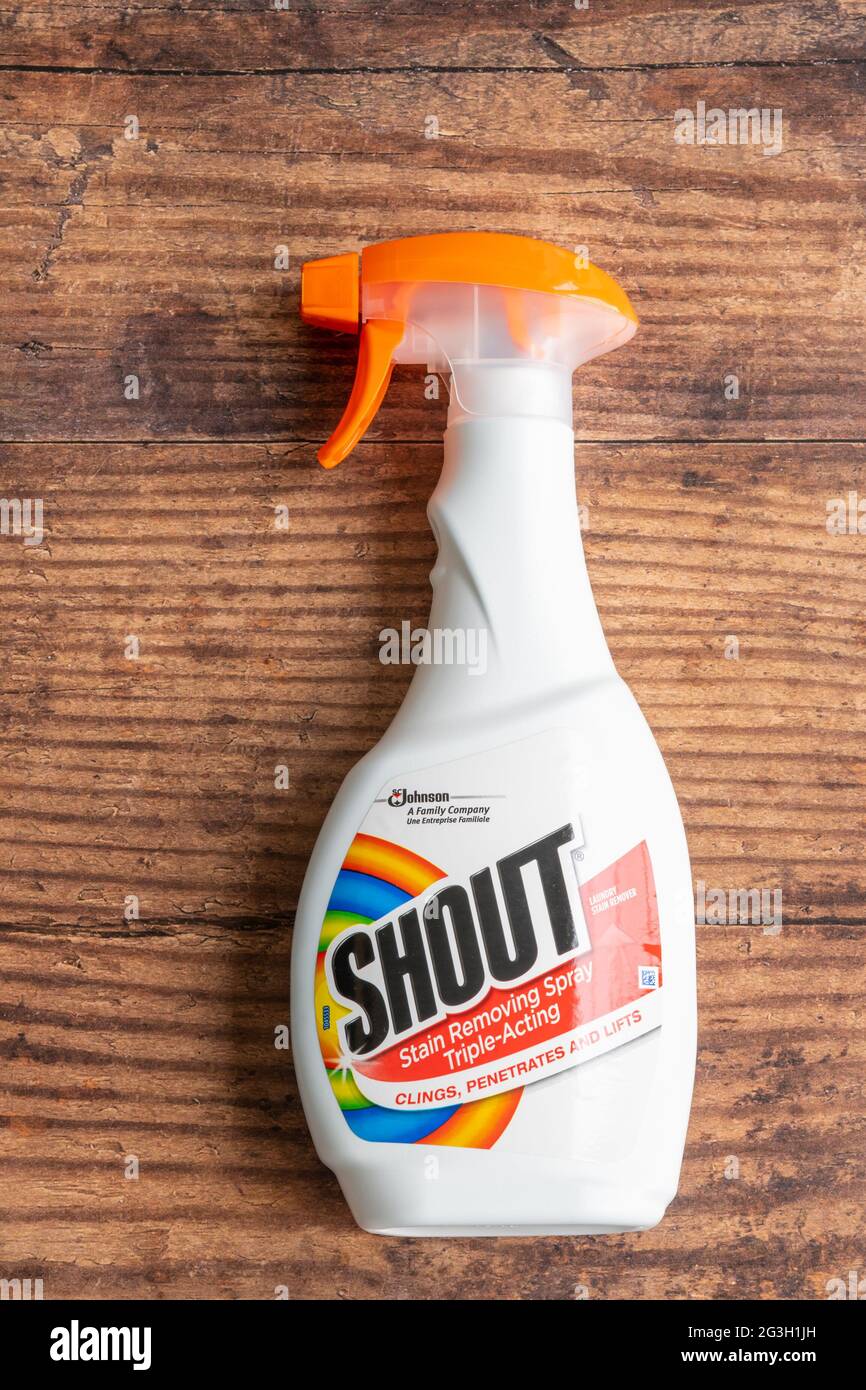 Box of Shout Wipes for instant stain removal Stock Photo - Alamy
