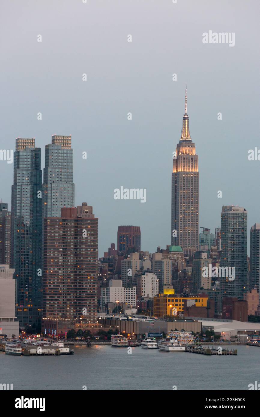 Manhattan skyline 2014 hi-res stock photography and images - Alamy