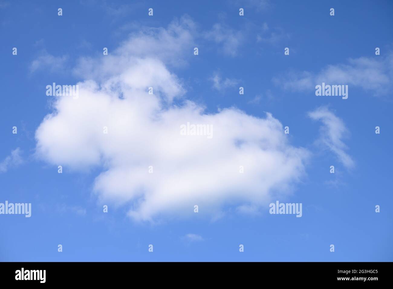Wispy clouds cloud hi-res stock photography and images - Alamy