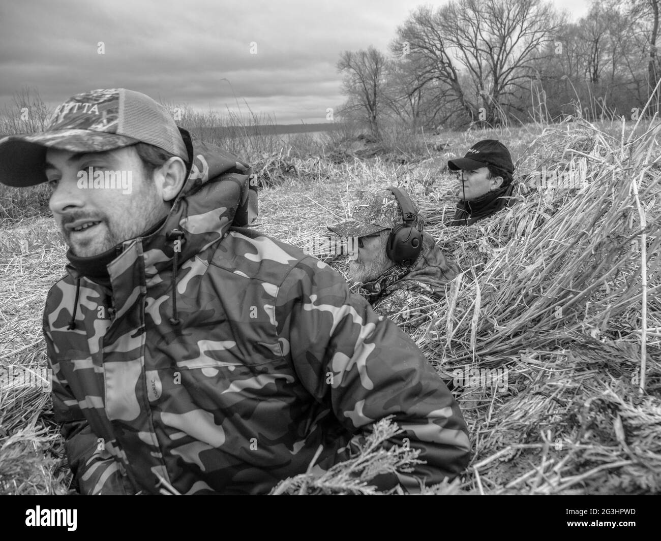 Hunting wild geese ducks snow geese goose hunt Stock Photo Alamy
