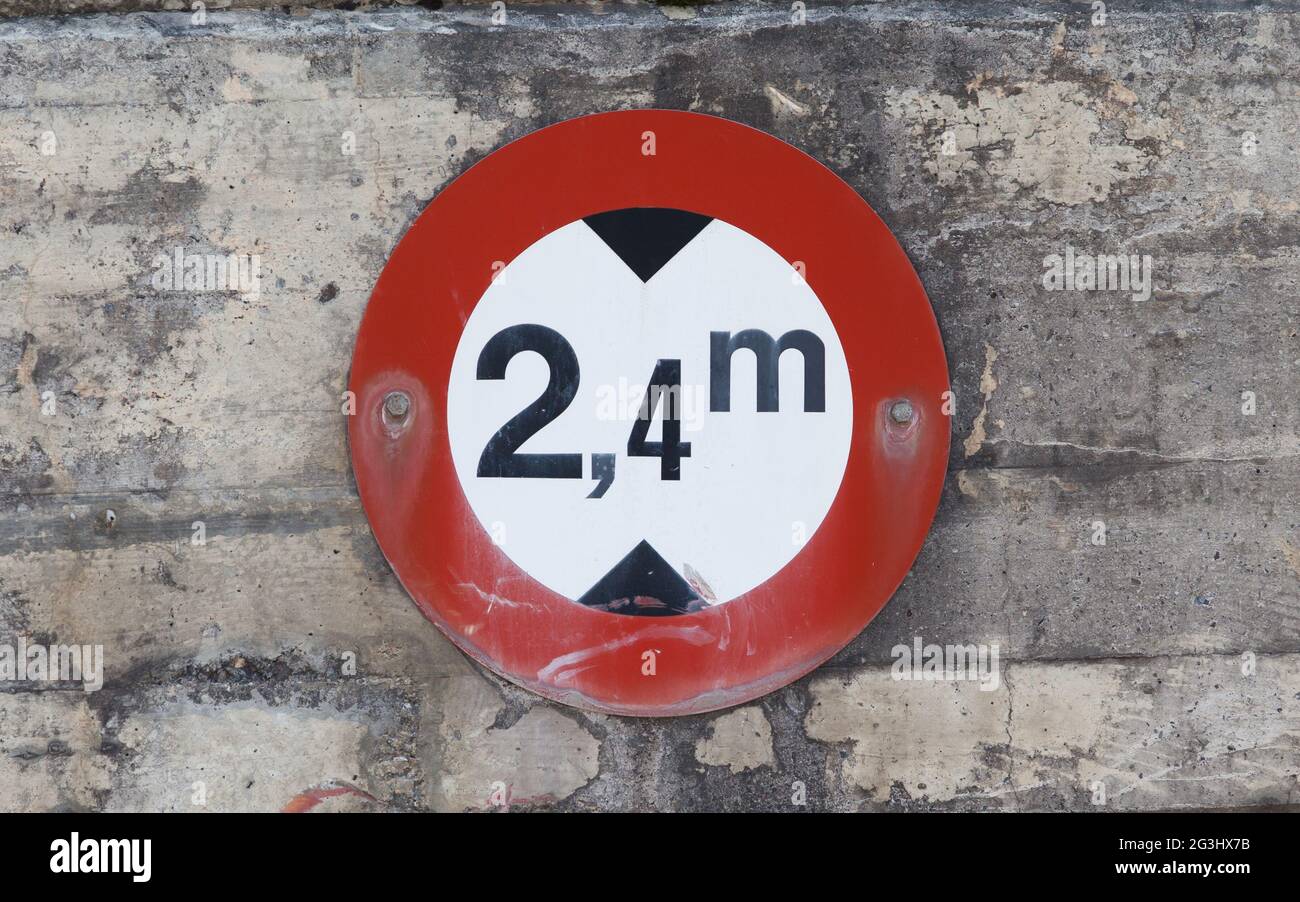 Height Limit Sign High Resolution Stock Photography and Images Alamy
