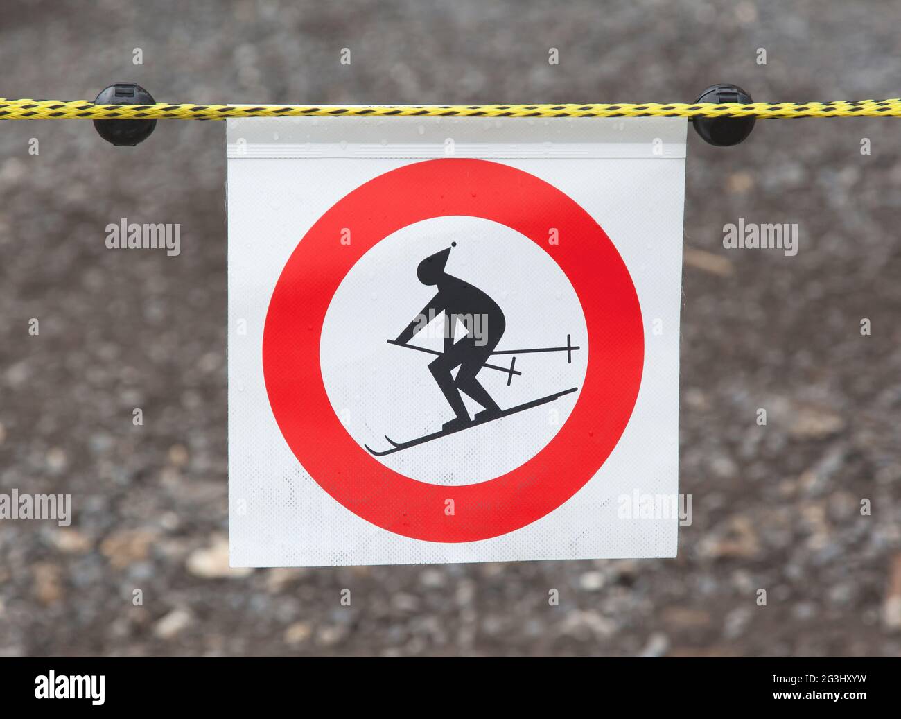 No ski sign Stock Photo - Alamy