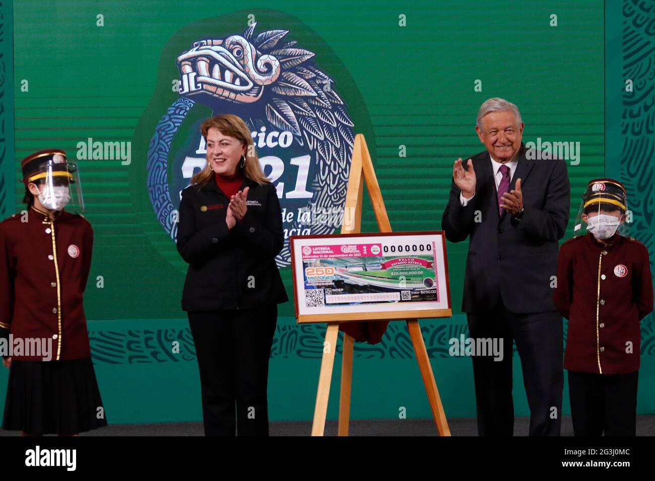 Mexico City, November 16, 2021.- El Moro Building The National Lottery  dedicated its Major Draw No. 3827 to the career of Saúl “Canelo” Álvarez, a  Mexican professional boxer who has won world