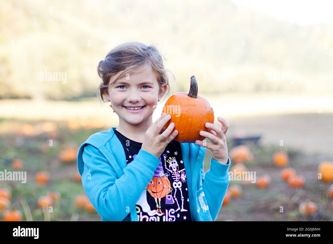 Girl picking a pumpkin hi-res stock photography and images - Alamy