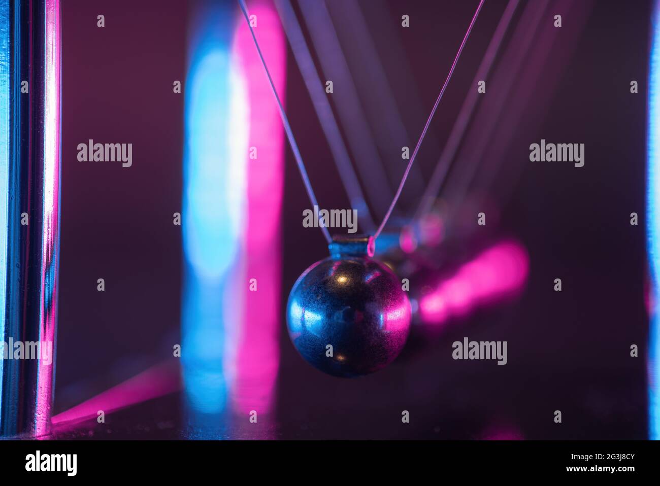 Newton cradle. Demonstrating gravity, action and reaction principle in physics Stock Photo Alamy