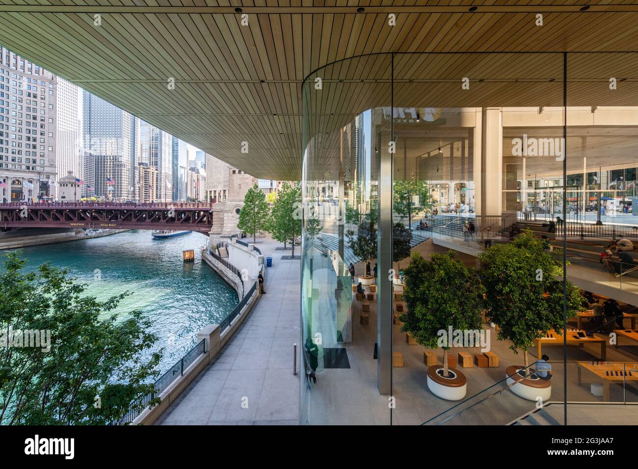 Apple Store Michigan Avenue, Chicago, IL, USA Stock Photo - Alamy