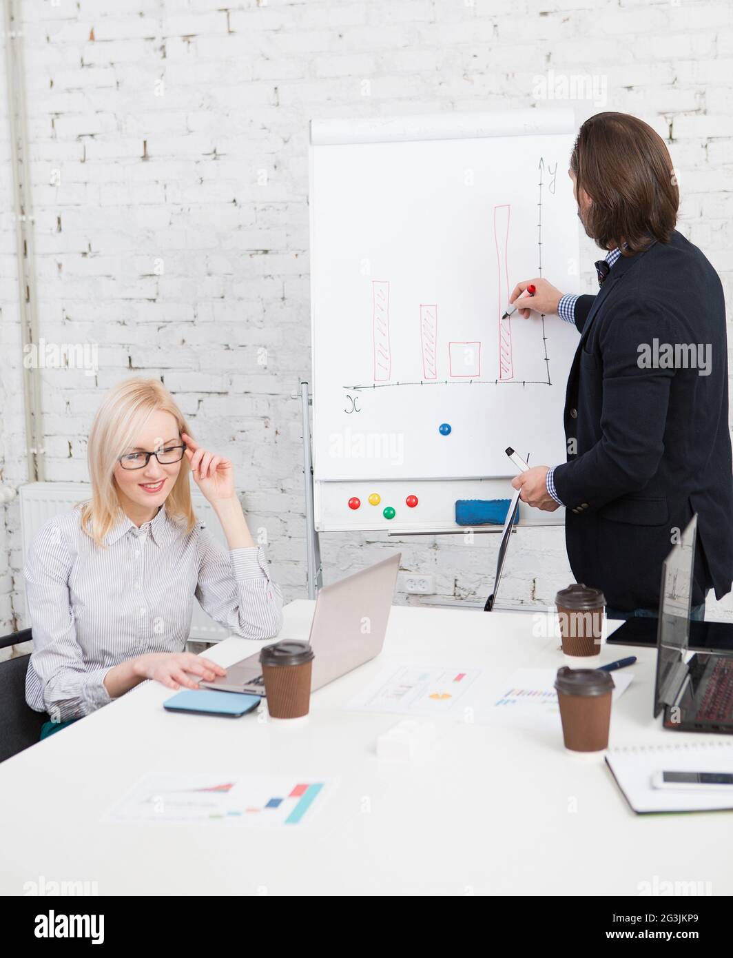 Business meeting in office hi-res stock photography and images - Alamy