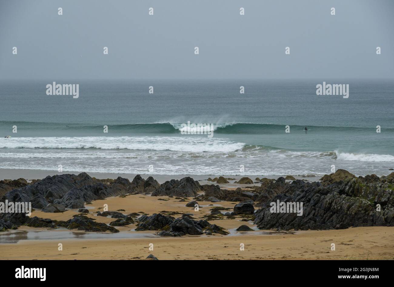 Peeling waves hi-res stock photography and images - Alamy