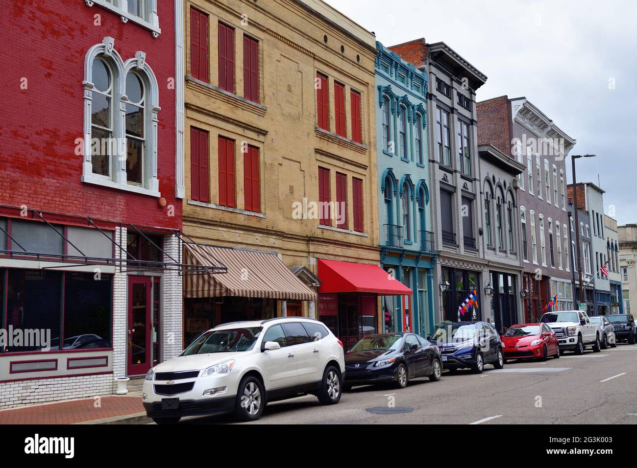 Paducah, Kentucky, USA. Shops and stores along Broadway Street in the