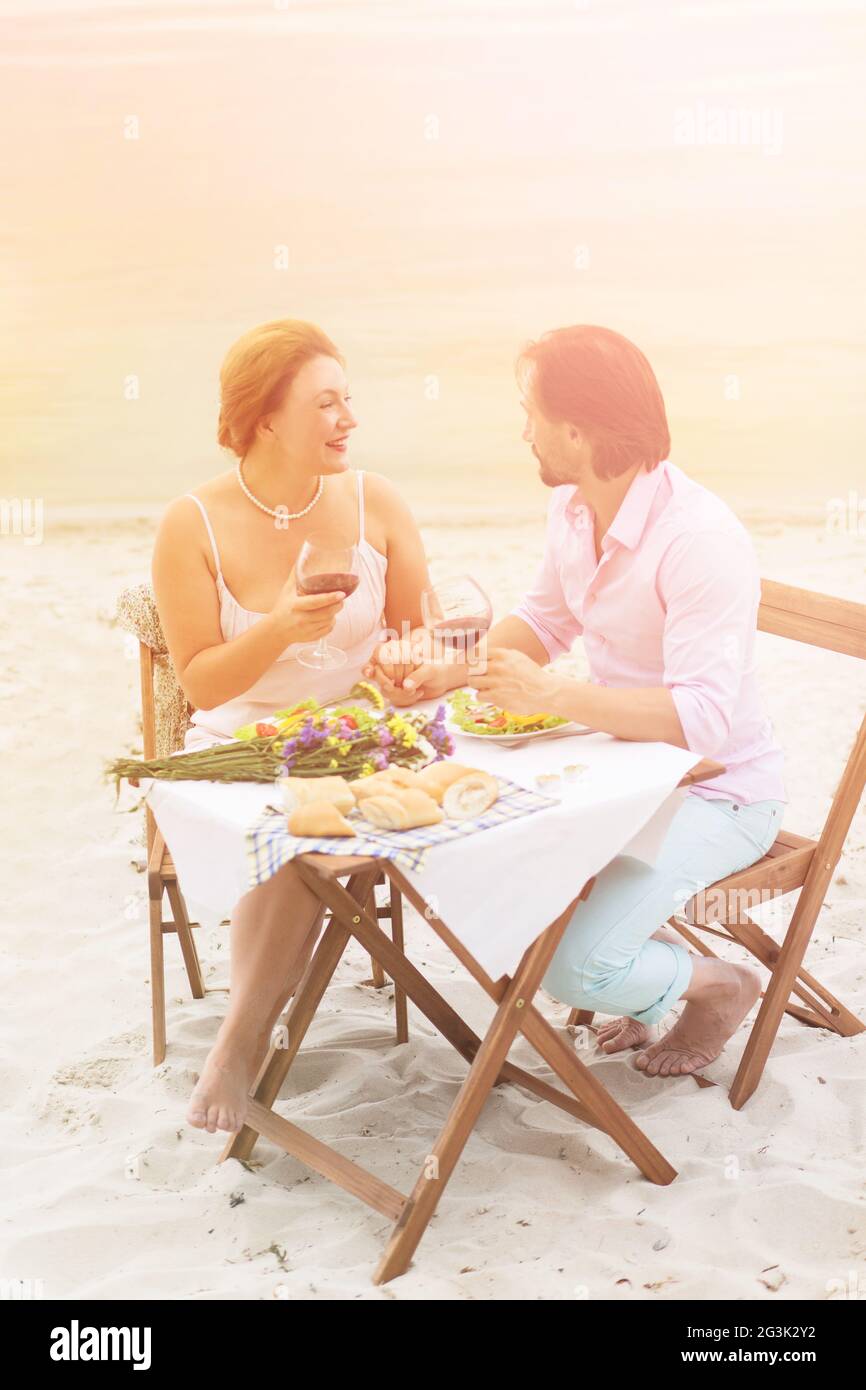 Mature Couple Outdoor Stock Photo Alamy mature-couple-outdoor-stock-photo-alamy