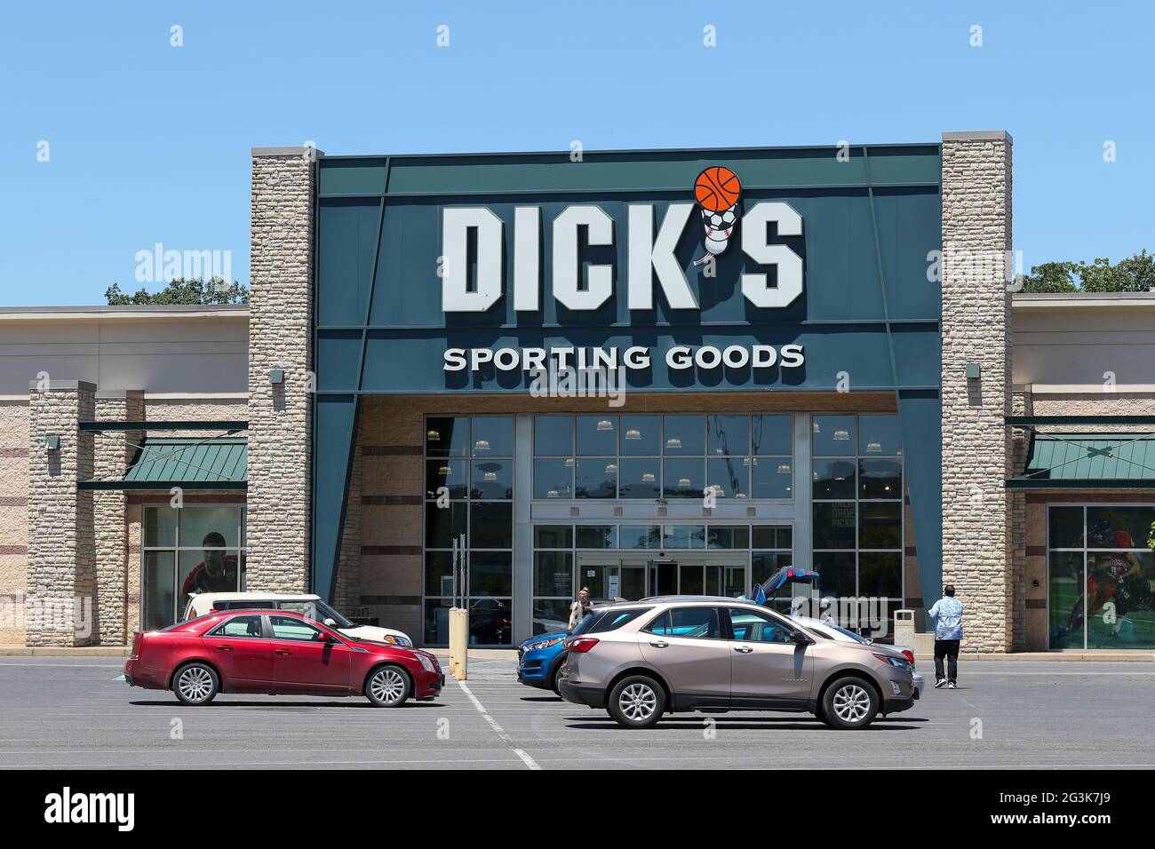 Cars are seen parked in front of a Dick's Sporting Goods store at Monroe Marketplace in Pennsylvania. Stock Photo