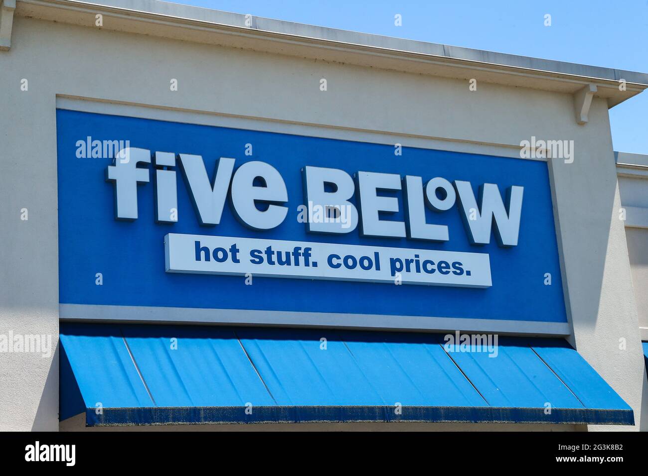 Selinsgrove, Pennsylvania, USA. 16th June, 2021. A Five Below store is seen at Monroe Marketplace in Pennsylvania. Credit: Paul Weaver/SOPA Images/ZUMA Wire/Alamy Live News Stock Photo