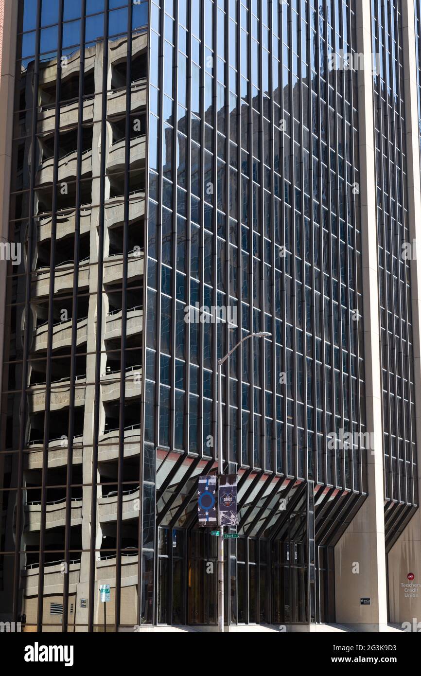 The windows of this Indiana state government building, a glass