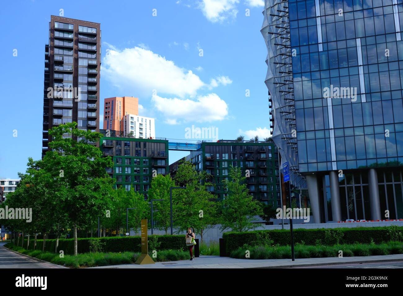 London Uk A View Of Embassy Gardens Legacy Buildings And Suspended Transparent Acrylic Resident S Sky Pool As Seen From Nine Elms Lane Stock Photo Alamy London Uk A View Of Embassy Gardens Legacy Buildings And Suspended Transparent Acrylic Resident S Sky Pool As Seen From Nine Elms Lane Stock Photo Alamy